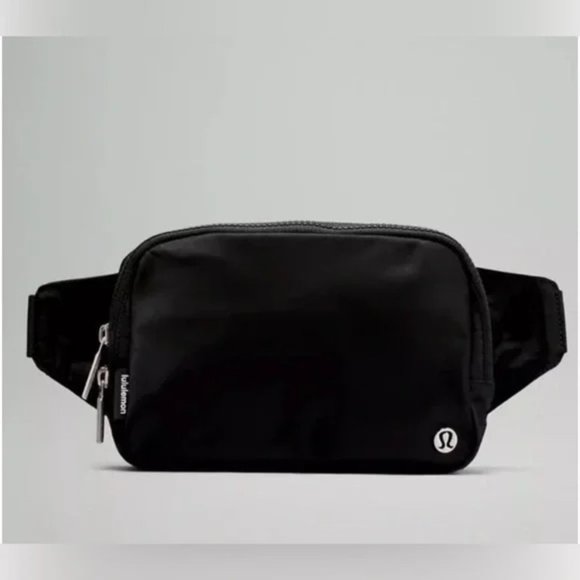AUTHENTIC NWT Lululemon Everywhere Bag Large in Black - Picture 1 of 5